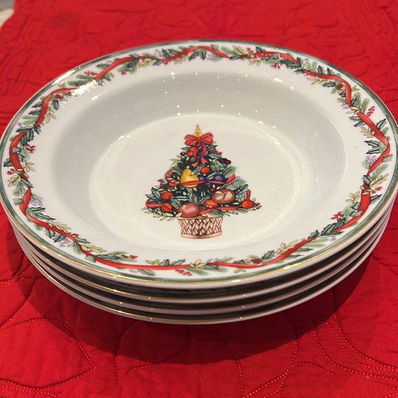 Dansk Nordic Holiday 8.75” Rimmed Soup Salad Bowls Christmas Tree Set of 4 - Picture 7 of 7